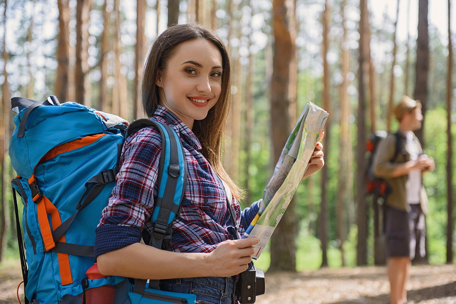 tourist-with-map-2